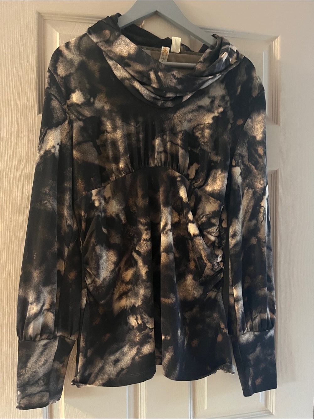 À.Adiva Black and Cream Cowl Neck Long Sleeve Top